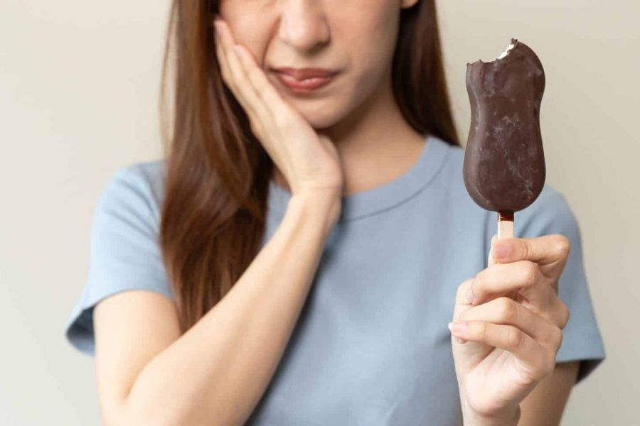 Zuckerhaltige Lebensmittel erhöhen das Risiko, an Karies zu erkranken und sollten daher in Maßen genossen werden.