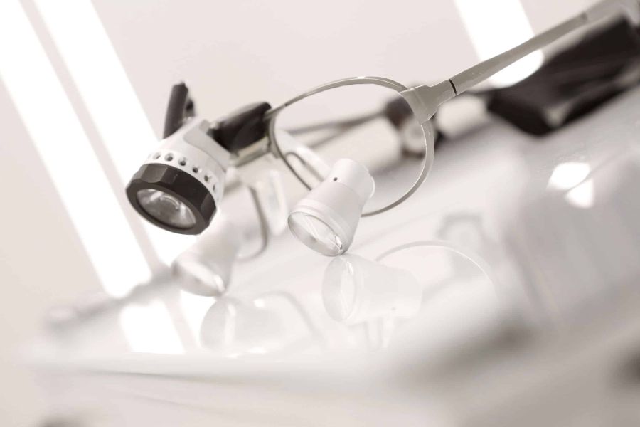 Unsere Lupenbrillen unterstützen akkurate Diagnosen und Behandlungen.